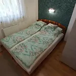 Mia *