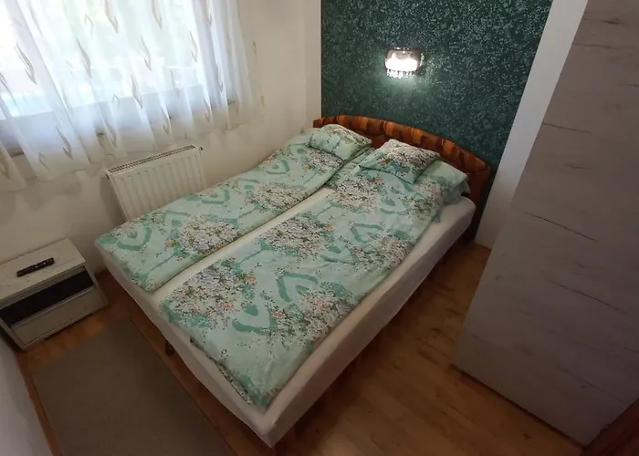 Mia *